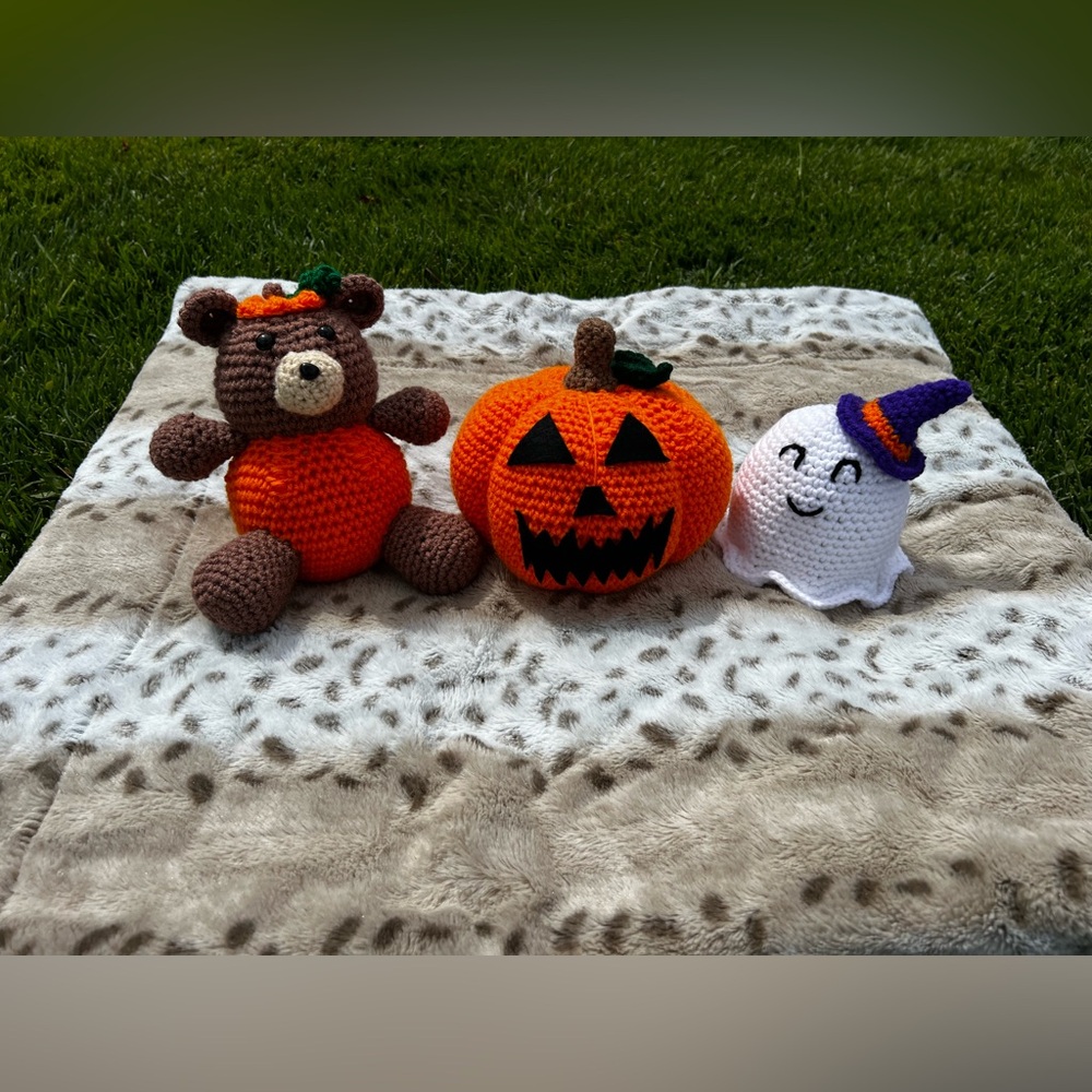 Hand Crocheted Spooktober Halloween Decor Bundle! - Picture 7 of 17